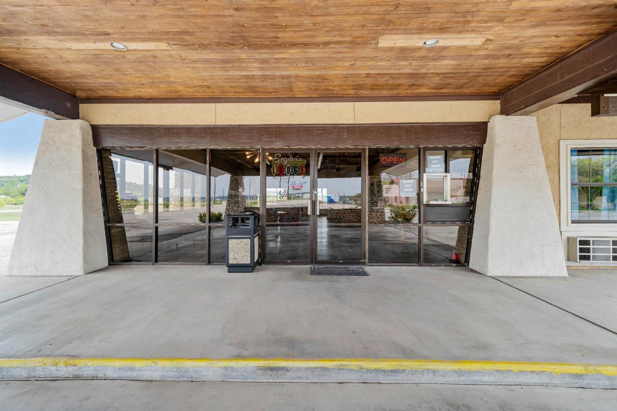 Oyo Hotel Junction Tx I-10 Exterior photo