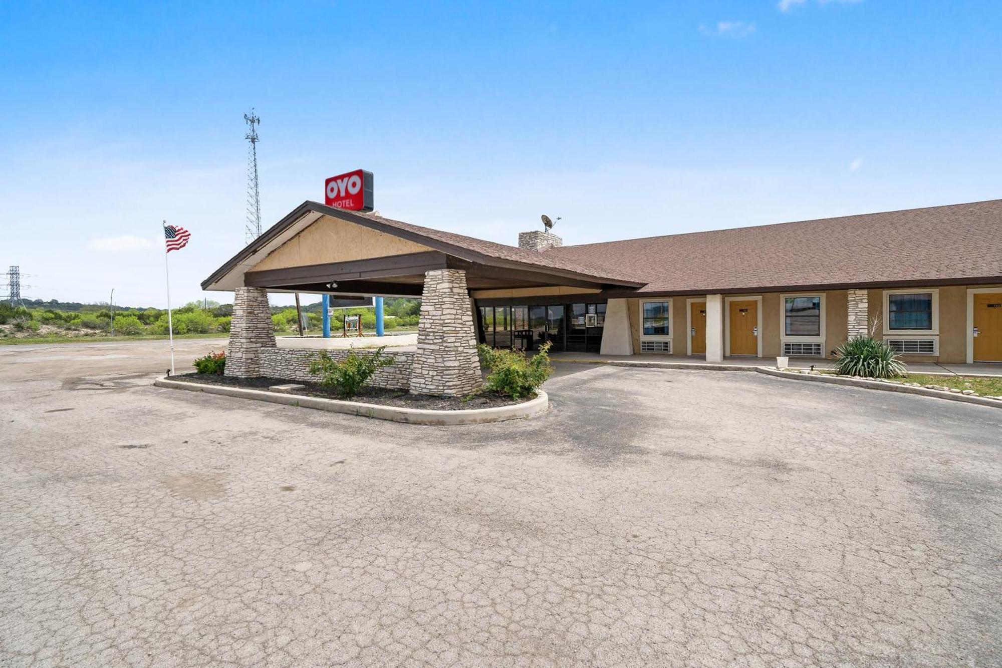 Oyo Hotel Junction Tx I-10 Exterior photo